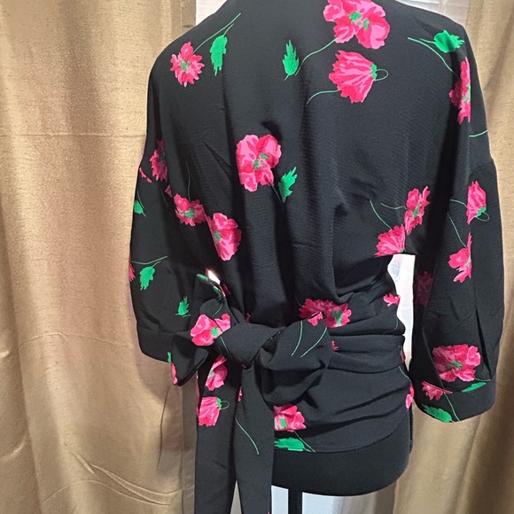 ZARA Floral Wrap Blouse black with floral pattern size small - Picture 3 of 6